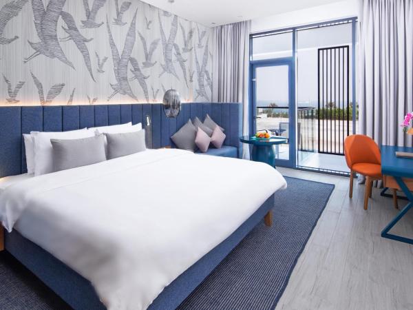 C Central Hotel and Resort The Palm : photo 10 de la chambre chambre double deluxe avec balcon et accès à la plage privée de l’hôtel