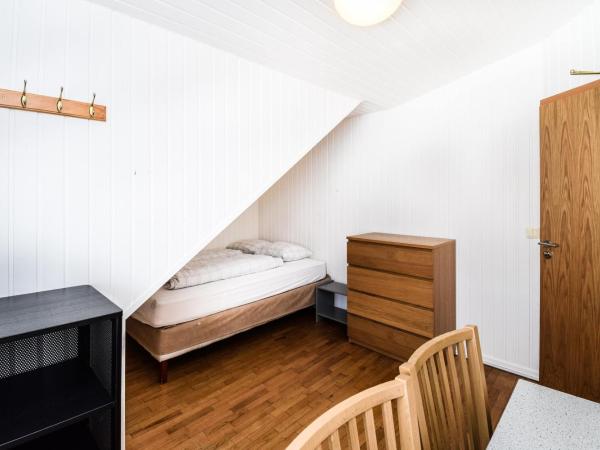 Guesthouse Aurora : photo 7 de la chambre chambre double ou lits jumeaux avec salle de bains commune