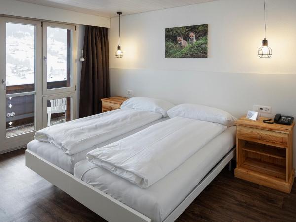 Jungfrau Lodge, Swiss Mountain Hotel : photo 6 de la chambre chambre double ou lits jumeaux avec balcon - vue sur montagne