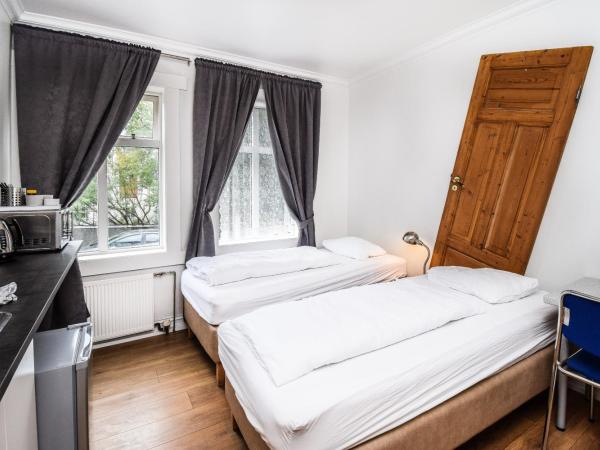 Guesthouse Andrea : photo 3 de la chambre chambre double ou lits jumeaux avec salle de bains commune