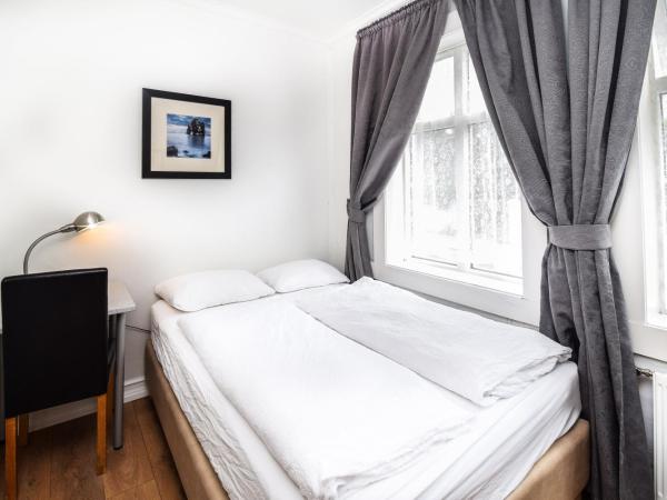 Guesthouse Andrea : photo 5 de la chambre chambre double ou lits jumeaux avec salle de bains commune