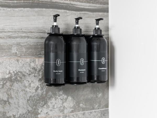 The Jensen Potts Point : photo 10 de la chambre petite chambre simple avec salle de bains commune