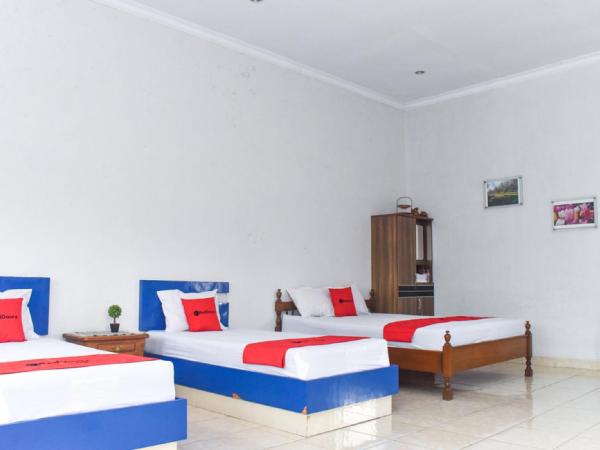 RedDoorz near Hartono Mall : photo 1 de la chambre chambre familiale