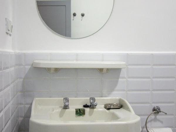 Hôtel Royal Urban Concept : photo 10 de la chambre chambre lit king-size avec balcon