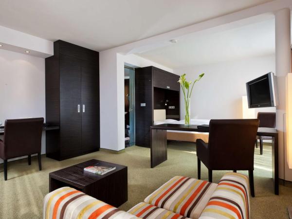 Radisson Blu Park Hotel & Conference Centre : photo 2 de la chambre apartment (villenpark)