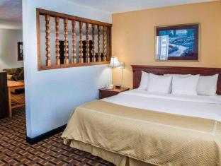 Travelodge by Wyndham Indianapolis Speedway : photo 1 de la chambre room #5831009