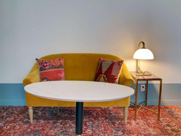 The Adler a Hollywood Hotel : photo 2 de la chambre chambre avec 2 grands lits queen-size