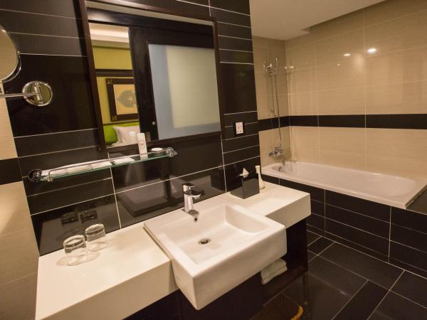 Mudzaffar Hotel : photo 4 de la chambre suite junior