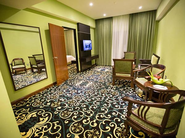 Mudzaffar Hotel : photo 2 de la chambre suite junior