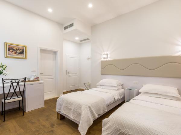 Pellegrini Luxury Rooms : photo 9 de la chambre chambre double ou lits jumeaux deluxe - vue sur ville