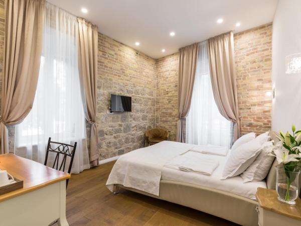 Pellegrini Luxury Rooms : photo 9 de la chambre chambre double deluxe - vue sur jardin