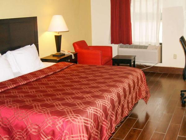 Econo Lodge Inn & Suites West - Energy Corridor : photo 4 de la chambre suite lit king-size – non-fumeurs