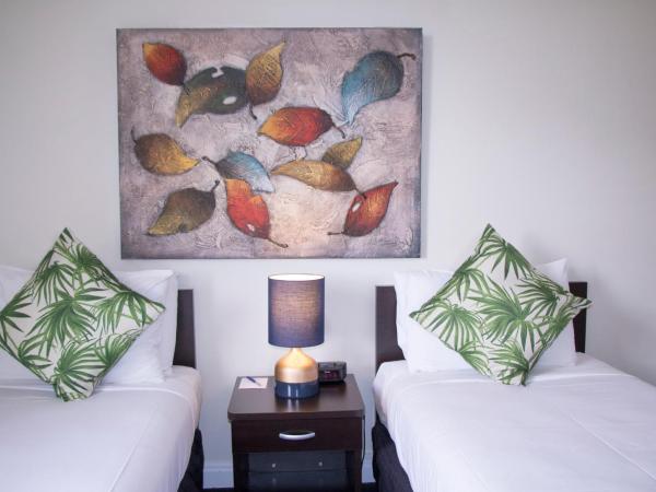 Hotel Waterloo & Backpackers : photo 5 de la chambre chambre lits jumeaux avec salle de bains