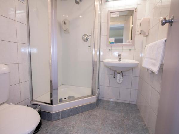 Hotel Waterloo & Backpackers : photo 2 de la chambre chambre double avec salle de bains privative