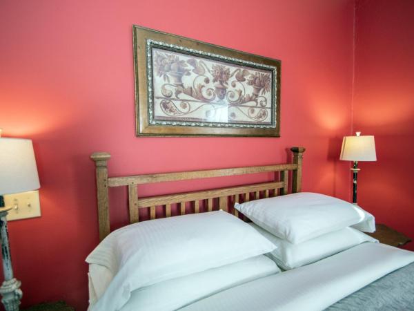 Looking Glass Inn : photo 5 de la chambre queen room (crimson)