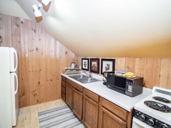 Looking Glass Inn : photo 10 de la chambre family suite (hideaway)