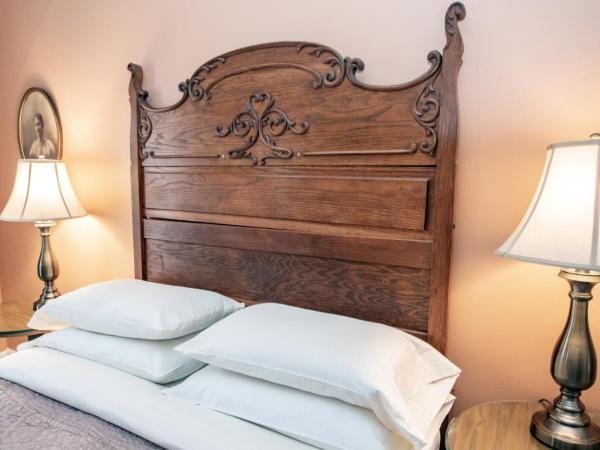 Looking Glass Inn : photo 4 de la chambre queen room (portrait)