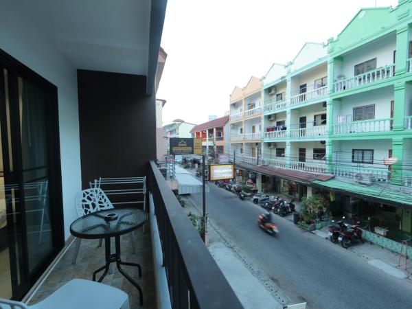 Nalanta Hotel Pattaya : photo 4 de la chambre deluxe double with street view