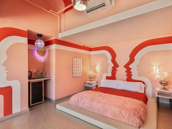 The Dive Motel and Swim Club : photo 4 de la chambre suite lit king-size avec piscine