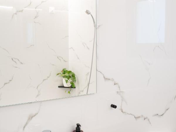 CHROMA FASHION ROOMS & APARTMENTS : photo 3 de la chambre chambre simple avec balcon