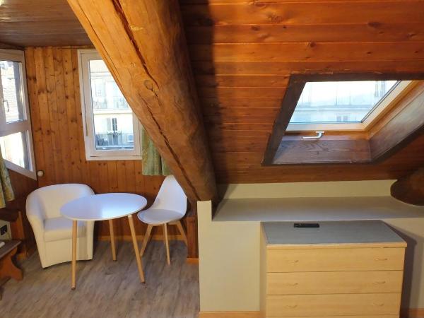 Artua'&Solferino : photo 6 de la chambre chambre familiale mansardée