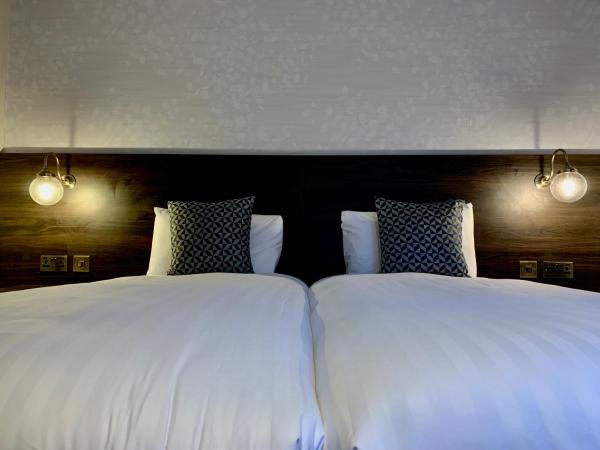 Trafford Hall Hotel Manchester, Trademark Collection by Wyndham : photo 4 de la chambre suite king avec 2 lits king-size - non-fumeurs