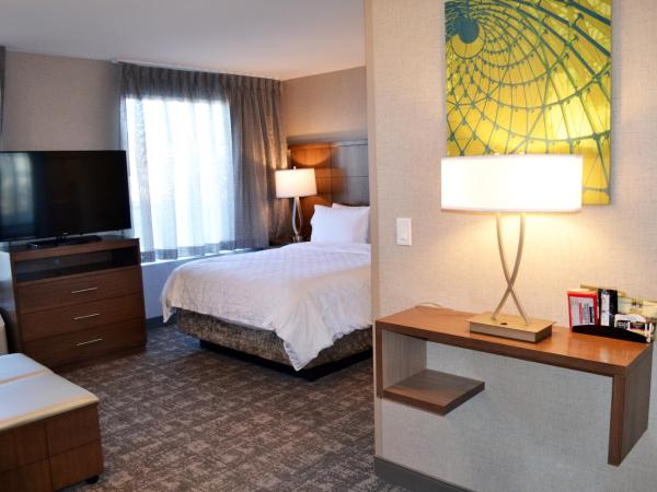 Staybridge Suites - Red Deer North, an IHG Hotel : photo 5 de la chambre suite studio queen