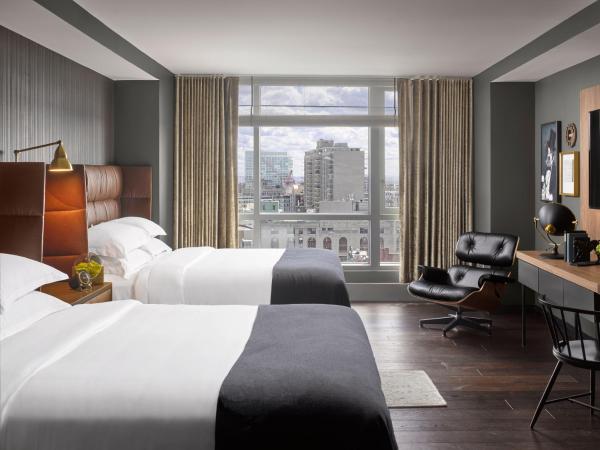 Hotel AKA Boston Common : photo 1 de la chambre chambre premium avec 2 lits queen-size - vue sur ville