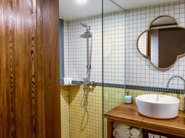 The Orchid Hotel - Old Town & Drum Tower : photo 2 de la chambre résidence the orchid lodge avec théâtre