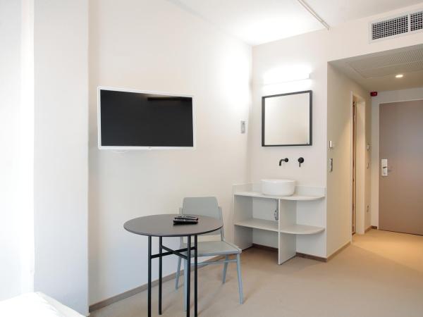 Maverick Urban Lodge : photo 10 de la chambre chambre double standard