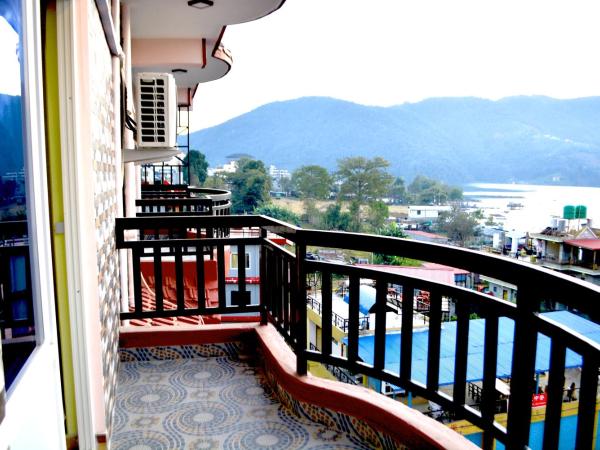 Hotel Rupee Pvt. Ltd. : photo 9 de la chambre chambre triple - vue sur lac