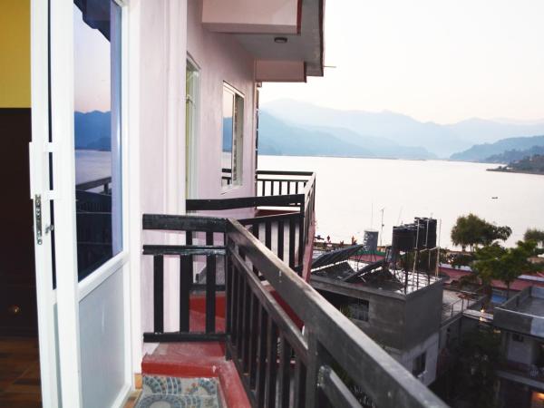 Hotel Rupee Pvt. Ltd. : photo 3 de la chambre chambre triple - vue sur lac