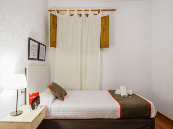 Hostal Austria : photo 8 de la chambre chambre triple