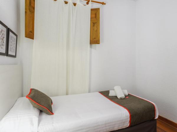 Hostal Austria : photo 10 de la chambre chambre triple