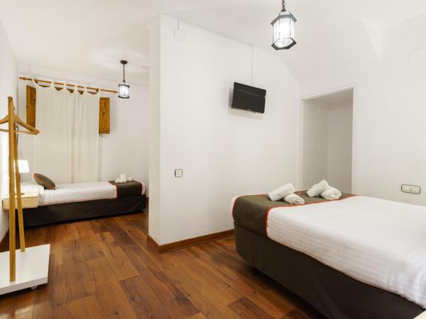 Hostal Austria : photo 2 de la chambre chambre triple