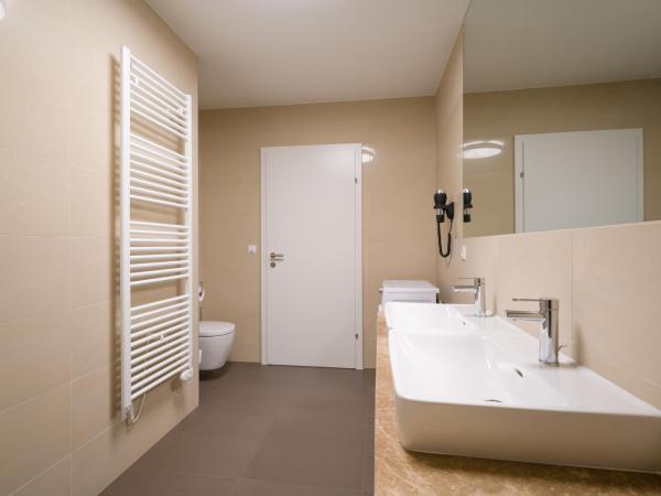 MyApartments Vienna : photo 5 de la chambre appartement 4 chambres avec balcon