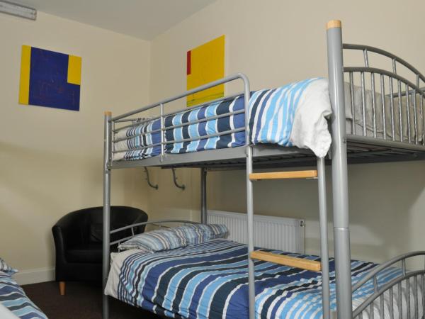 The Hostel : photo 1 de la chambre chambre privative avec lits superposés