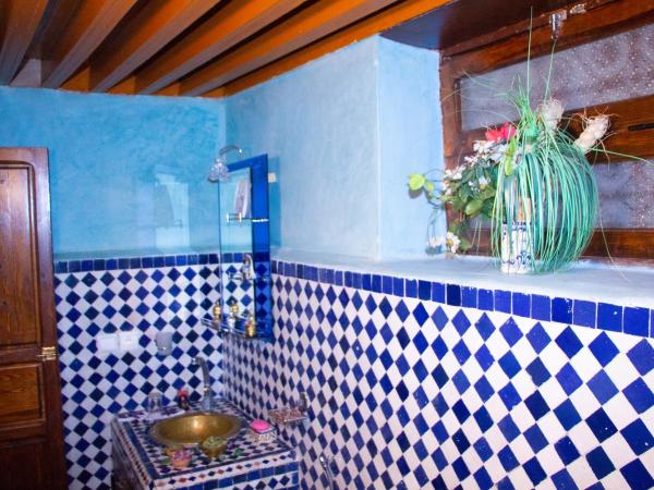 Riad Dar Senhaji : photo 10 de la chambre chambre double deluxe (2 adultes + 1 enfant)