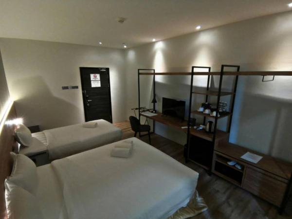 Roxy Hotel Padungan : photo 2 de la chambre chambre triple
