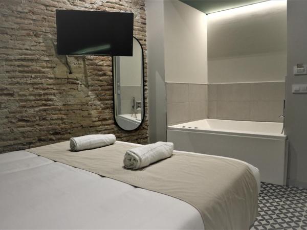 YOU & CO. Quart Boutique : photo 2 de la chambre chambre double avec baignoire spa