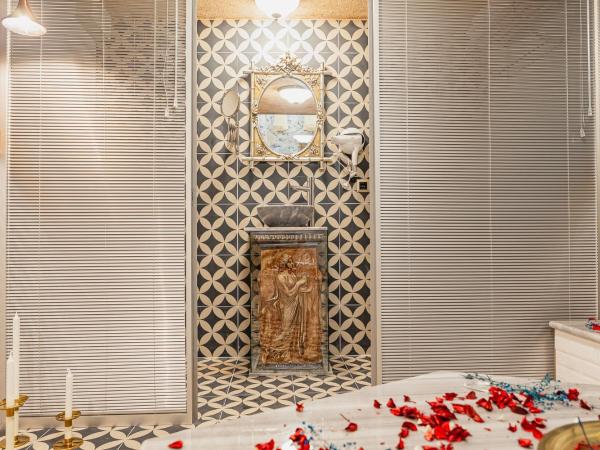 Lord Morgan & Exclusive Design Nişantaşı : photo 9 de la chambre suite lit queen-size avec bain turc et baignoire spa