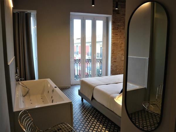 YOU & CO. Quart Boutique : photo 8 de la chambre suite avec jacuzzi