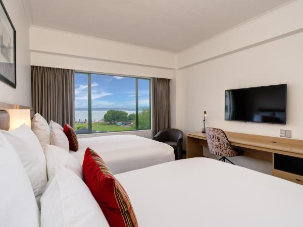 Novotel Rotorua Lakeside : photo 3 de la chambre chambre lits jumeaux supérieure avec 2 lits doubles - vue sur lac