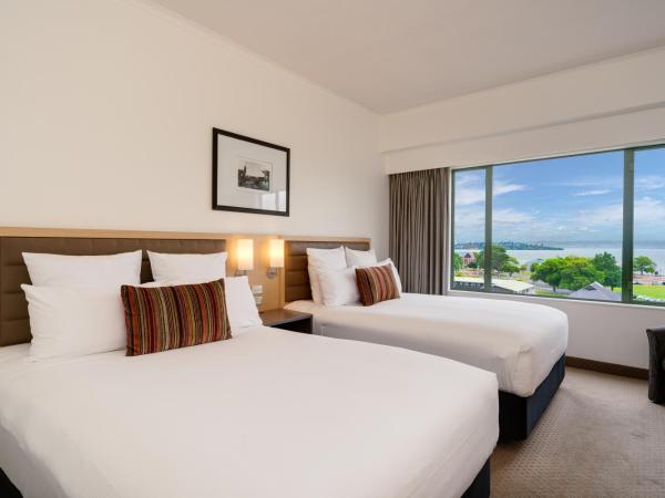 Novotel Rotorua Lakeside : photo 4 de la chambre chambre lits jumeaux supérieure avec 2 lits doubles - vue sur lac