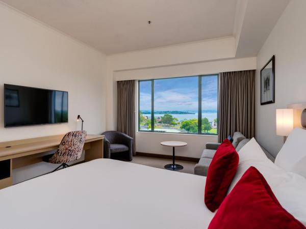Novotel Rotorua Lakeside : photo 4 de la chambre chambre lit king-size supérieure avec vue sur le lac