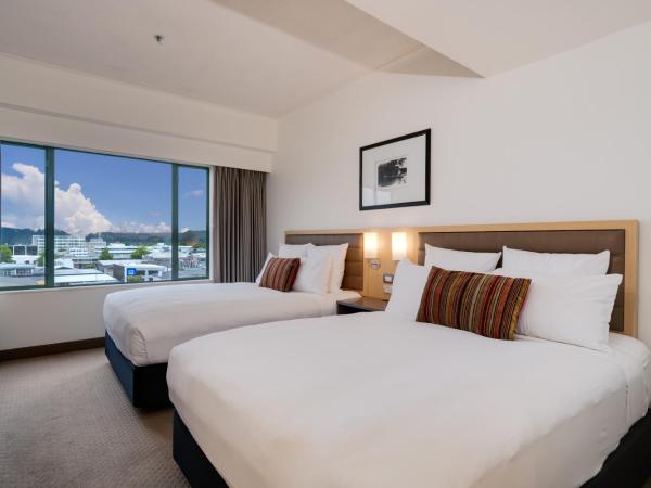 Novotel Rotorua Lakeside : photo 4 de la chambre chambre lits jumeaux supérieure avec 2 lits doubles