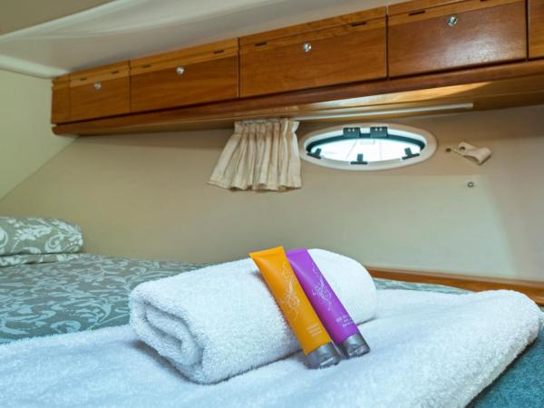 Boat Hotel Barcelona : photo 7 de la chambre bateau 2 cabines (4 adultes)