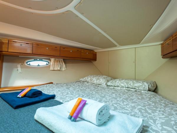 Boat Hotel Barcelona : photo 6 de la chambre bateau 2 cabines (4 adultes)