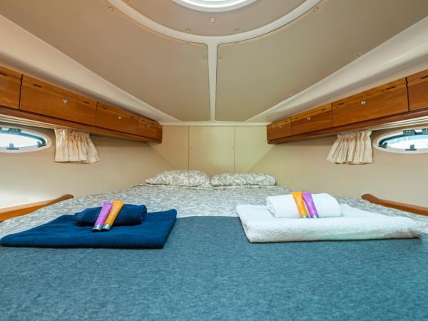 Boat Hotel Barcelona : photo 5 de la chambre bateau 2 cabines (4 adultes)