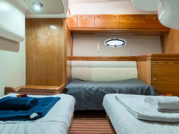 Boat Hotel Barcelona : photo 9 de la chambre bateau 2 cabines (4 adultes)